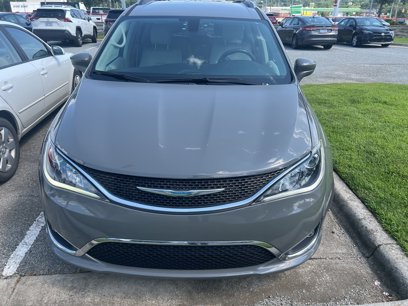 Used 2020 Chrysler Pacifica Touring-L w/ Premium Audio Group