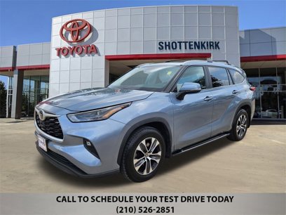 Used 2023 Toyota Highlander XLE