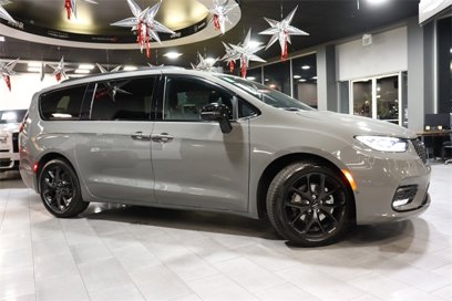 New 2024 Chrysler Pacifica Touring-L w/ S Appearance Package