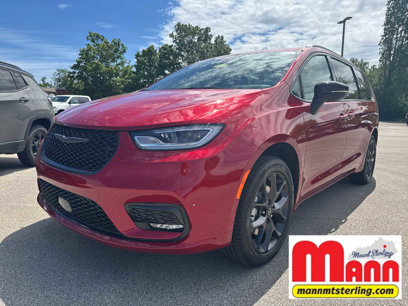 New 2025 Chrysler Pacifica Limited