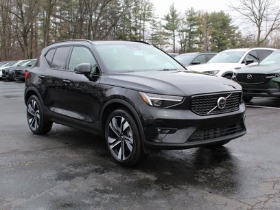 New 2025 Volvo XC40 B5 Ultra w/ Climate Package