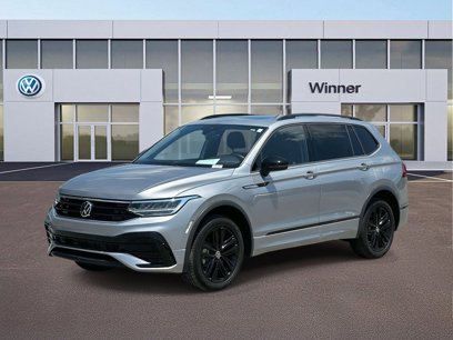Certified 2022 Volkswagen Tiguan SE R-Line