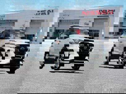 New 2025 Nissan Kicks Play S