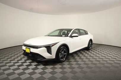 New 2025 Kia K4 LXS