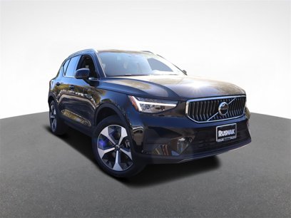 New 2025 Volvo XC40 B5 Core w/ Protection Package Premier