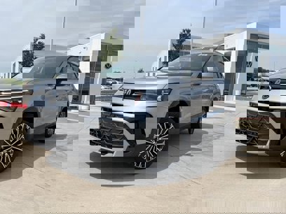 New 2025 Volkswagen Taos SE