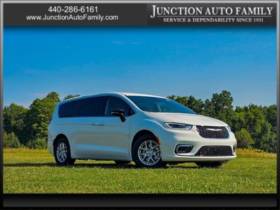New 2026 Chrysler Pacifica Select