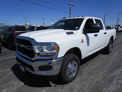 New 2024 RAM 3500 Tradesman w/ Chrome Appearance Group