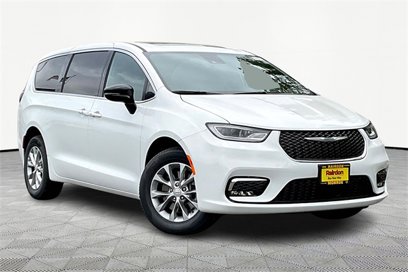 New 2025 Chrysler Pacifica Select