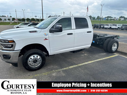 New 2025 RAM 3500 Tradesman w/ Chrome Appearance Group