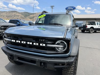 New 2024 Ford Bronco Outer Banks w/ Sasquatch Package