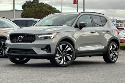 New 2025 Volvo XC40 B5 Ultra w/ Climate Package