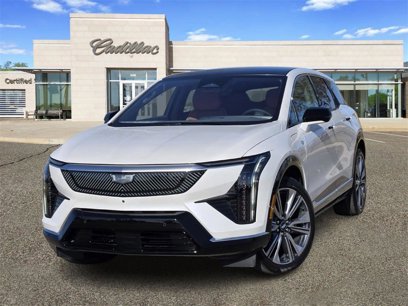 New 2025 Cadillac Optiq Luxury 2