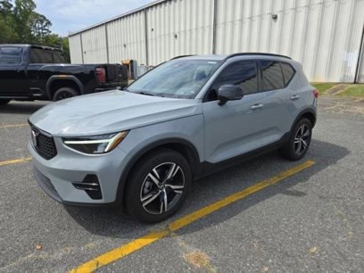 Used 2024 Volvo XC40 B5 Core
