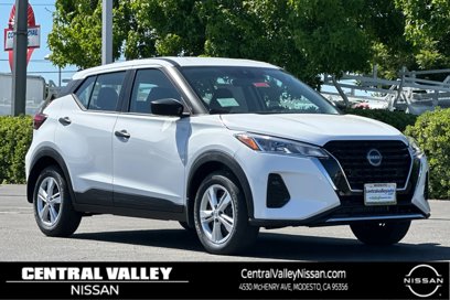 New 2025 Nissan Kicks Play S