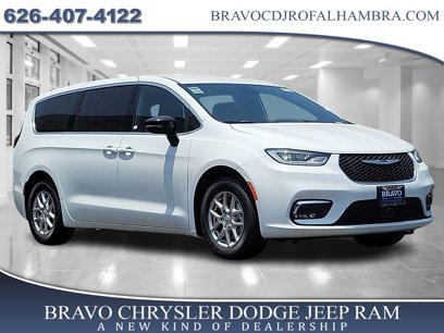 New 2025 Chrysler Pacifica Select
