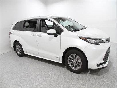 Certified 2021 Toyota Sienna XLE