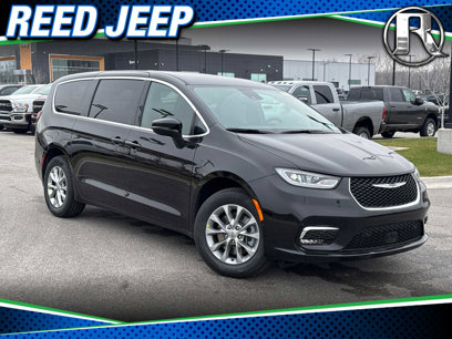 New 2025 Chrysler Pacifica Select