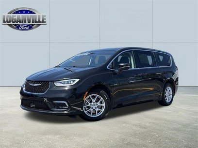 Used 2023 Chrysler Pacifica Touring-L