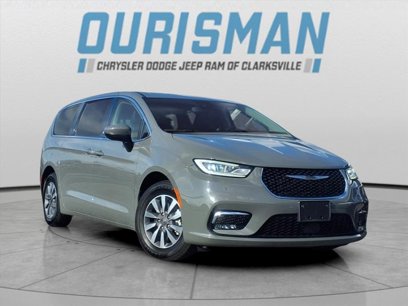 Used 2023 Chrysler Pacifica Touring-L