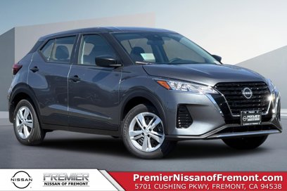 New 2025 Nissan Kicks Play S