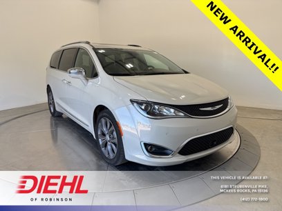 Used 2019 Chrysler Pacifica Limited w/ Tire & Wheel Group