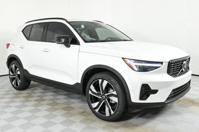 New 2025 Volvo XC40 B5 Ultra w/ Climate Package