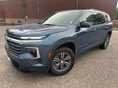 Used 2025 Chevrolet Traverse LT