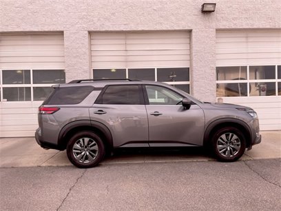 Used 2024 Nissan Pathfinder SV