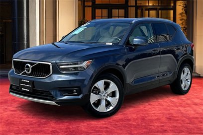 Used 2022 Volvo XC40 T4 Momentum w/ Premium Package