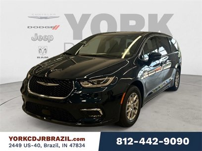 New 2025 Chrysler Pacifica Select