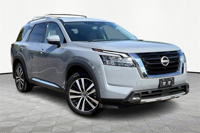 Used 2024 Nissan Pathfinder Platinum w/ Cargo Package