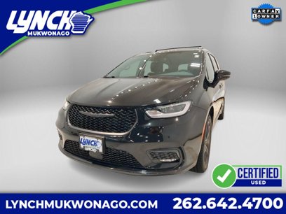 Used 2024 Chrysler Pacifica Touring-L w/ S Appearance Package