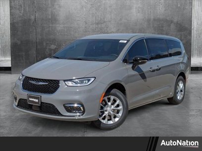 New 2025 Chrysler Pacifica Select