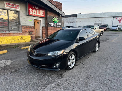 Used 2014 Toyota Camry SE w/ Moonroof Package