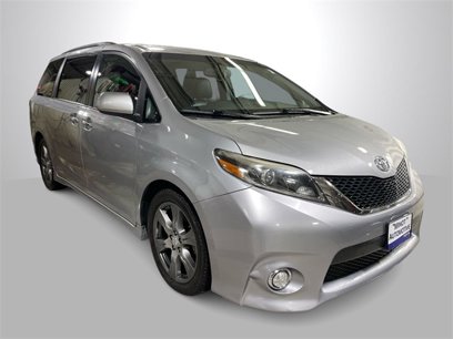 Used 2017 Toyota Sienna SE