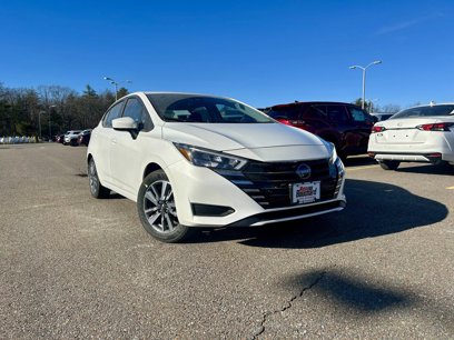 New 2025 Nissan Versa SV w/ Trunk Package
