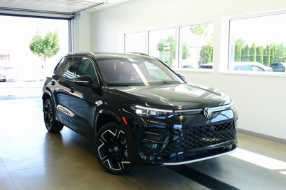 New 2025 Volkswagen Tiguan SEL R-Line