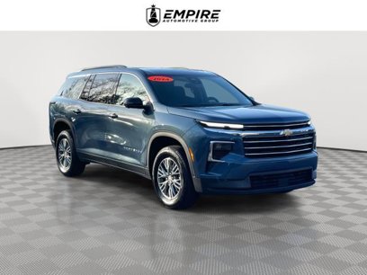 Used 2024 Chevrolet Traverse LT