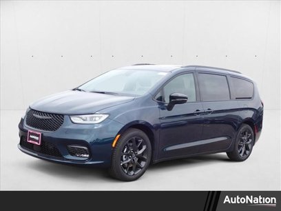 New 2025 Chrysler Pacifica Limited
