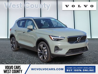 New 2025 Volvo XC40 B5 Plus w/ Climate Package