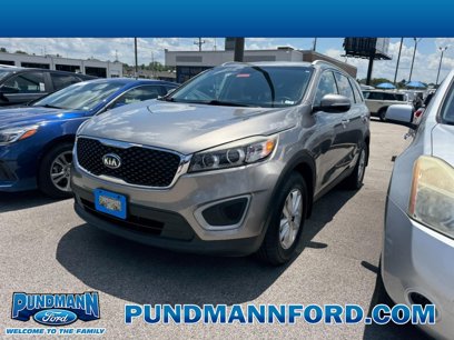 Used 2016 Kia Sorento LX w/ LX Convenience Package