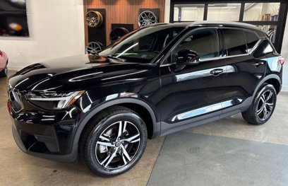Used 2025 Volvo XC40 B5 Core