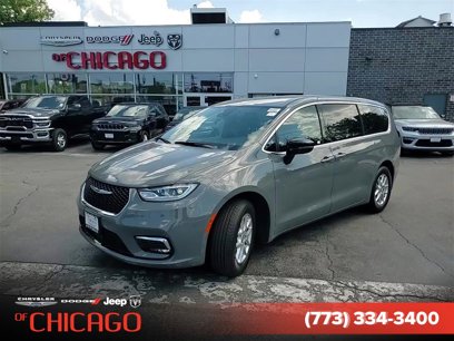 New 2025 Chrysler Pacifica Select