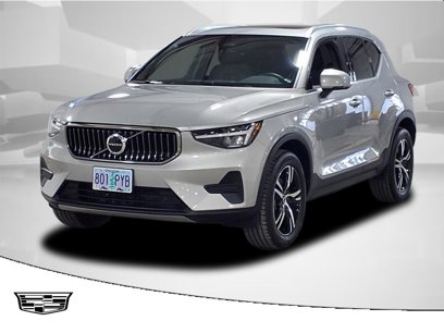 Used 2025 Volvo XC40 B5 Core
