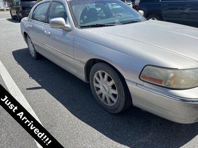 Used 2009 Lincoln Town Car Signature Limited
