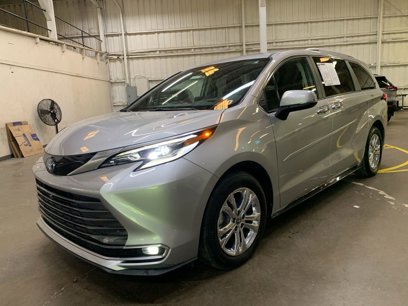 Used 2023 Toyota Sienna Platinum