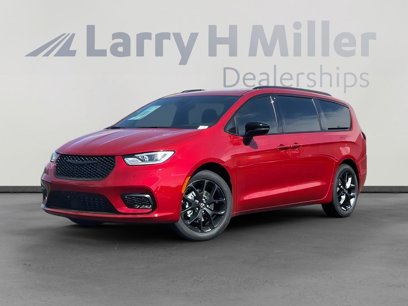 New 2025 Chrysler Pacifica Limited