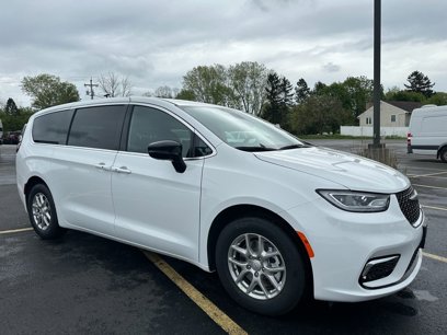 New 2025 Chrysler Pacifica Select