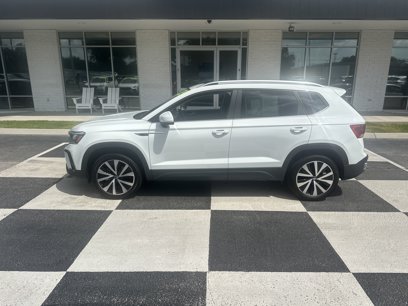 Used 2023 Volkswagen Taos SE w/ Panoramic Sunroof Package